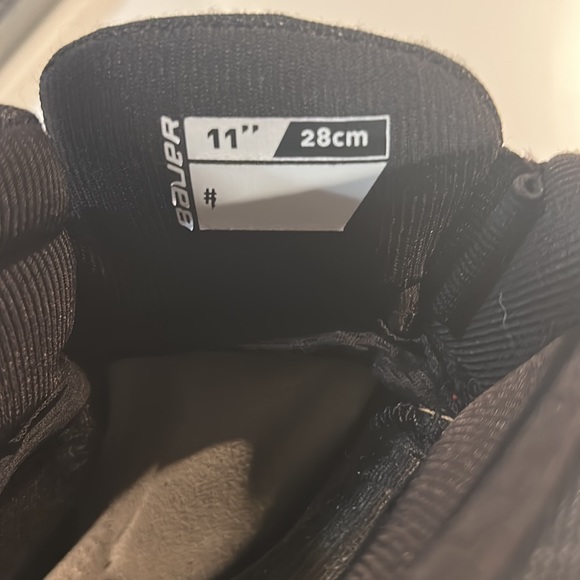 Bauer hockey left hand glove only junior size 11 - Picture 2 of 3